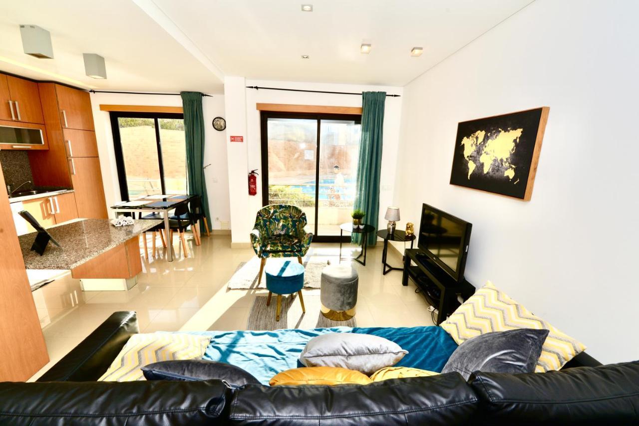 Silver - Apartment For 4 Guests 150M From Beach Sao Martinho do Porto Exterior photo