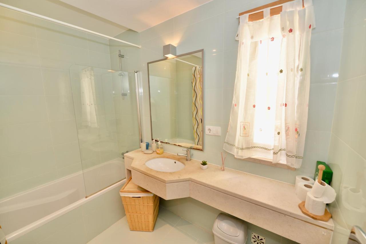 Silver - Apartment For 4 Guests 150M From Beach Sao Martinho do Porto Exterior photo